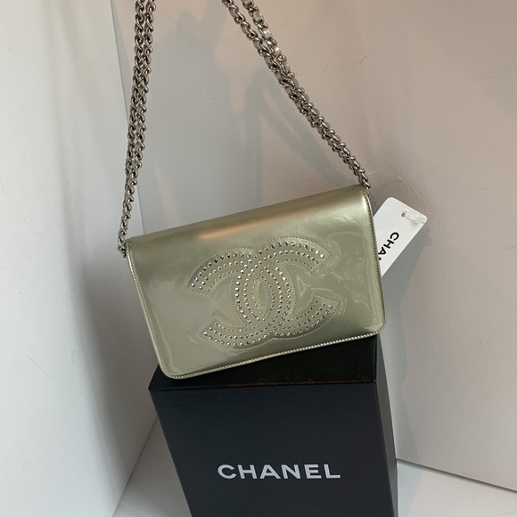 🤍 CHANEL Metallic Silver Studded Vinyl Vegan Swarovski Crystal WOC Wallet Chain🤍 - Picture 3 of 17
